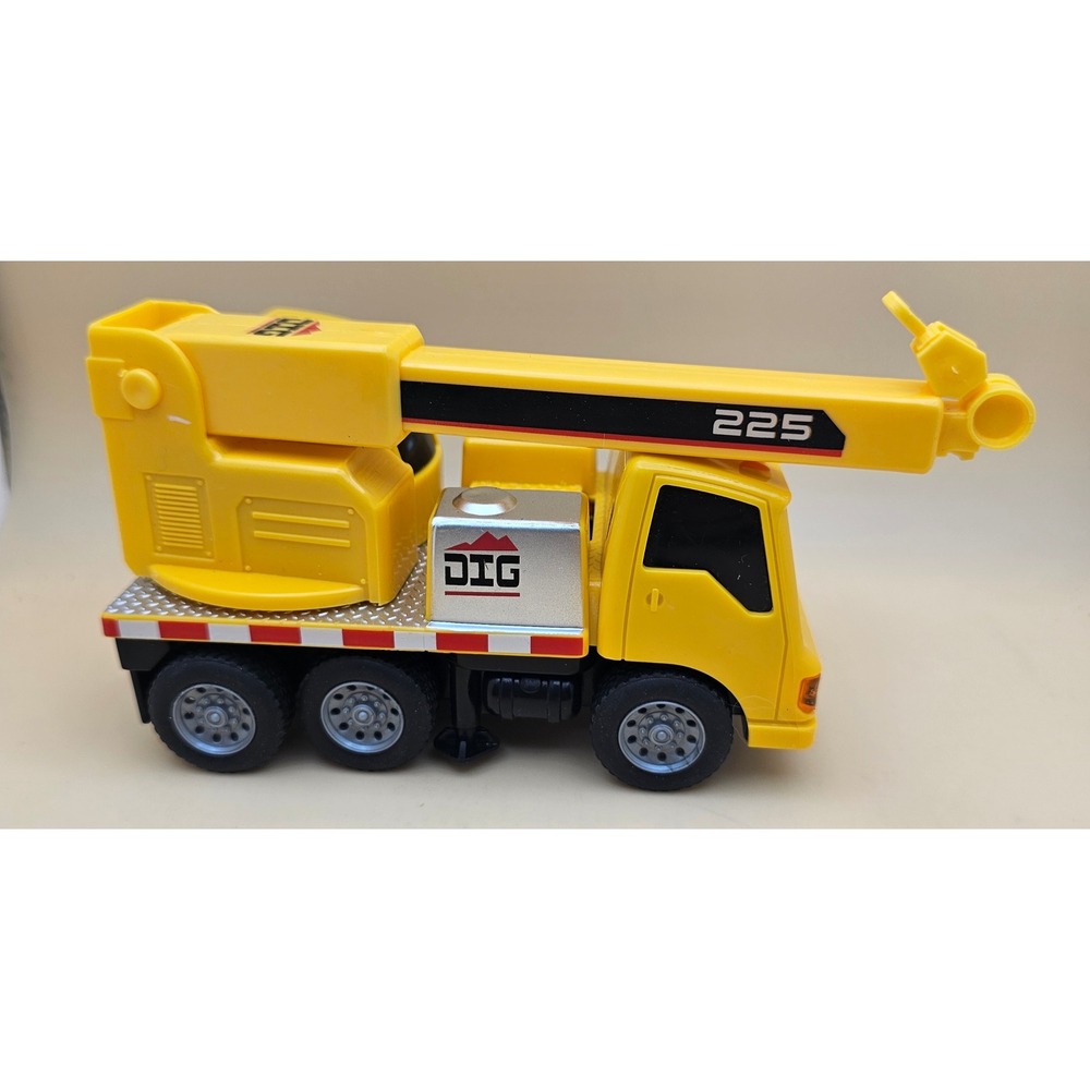 Sunny Days Maxx Action DIG 225 Mobile Crane Truck Yellow Construction Toy